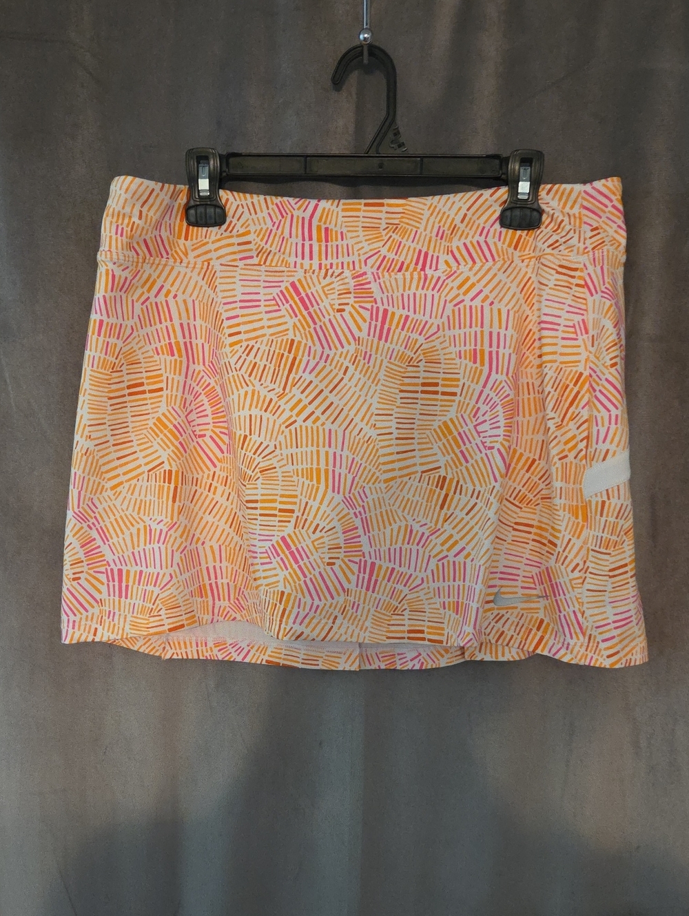 Nike Women's Large Orange and Pink Printed Golf SKORT
